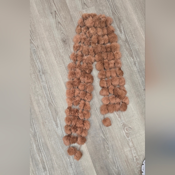 Vintage brown fur scarf linked fur balls. possibly rabbit. - Picture 2 of 2